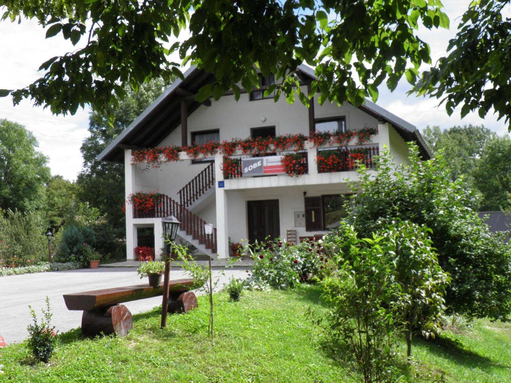 House Janja Plitvice Hotel Seliste Dreznicko Luaran gambar